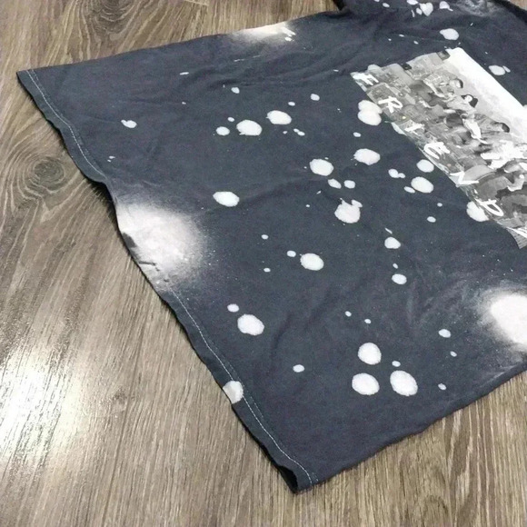 F.R.I.E.N.D.S Bleached T-shirt - Picture 4 of 7